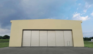 云南西双版纳某部飞机库门