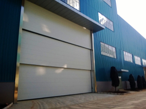 昆明新城高新基地超大型分段滑升门