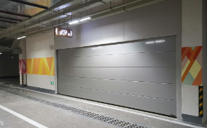 昆明海东俊园翻板车库门