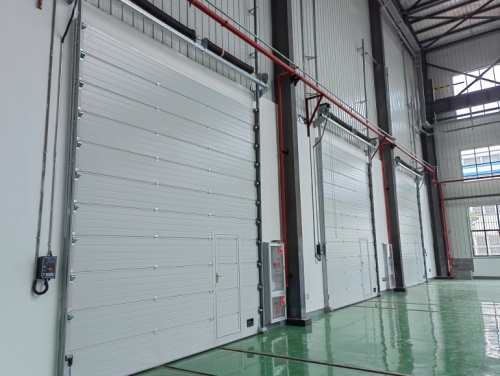 昆明动车所工业滑升门.jpg 昆明动车所工业滑升门.jpg