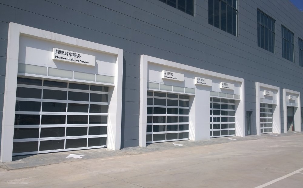 曲靖大众滑升门.jpg 曲靖大众滑升门.jpg