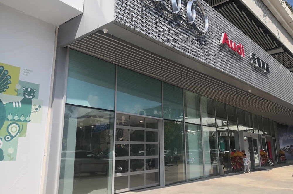 奥迪4S店滑升门.jpg 奥迪4S店滑升门.jpg