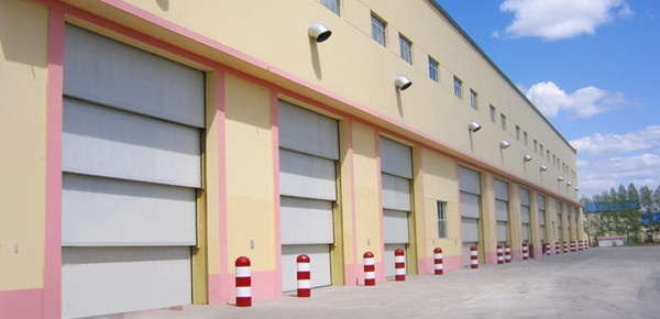 分段滑升门.jpg 分段滑升门.jpg