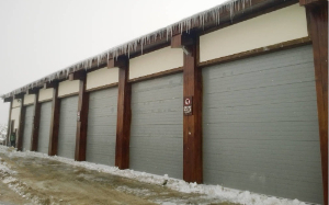 玉龙雪山管委会消防队消防车库门