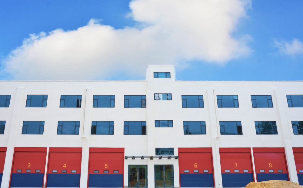 云天化消防车库门.jpg 云天化消防车库门.jpg