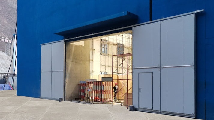 苏洼龙水电站厂房推拉门.jpg 苏洼龙水电站厂房推拉门.jpg