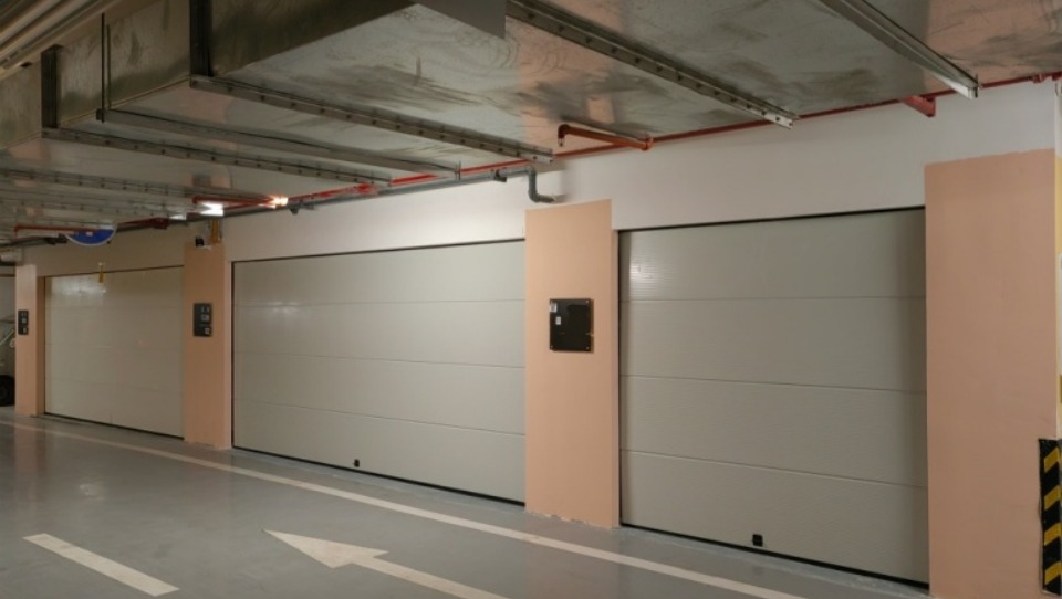 昆明云玺大宅翻板车库门.jpg 昆明云玺大宅翻板车库门.jpg