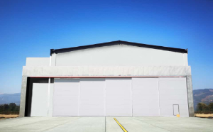 云南德宏某部飞机库门